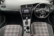 Volkswagen Golf GTI DSG 10