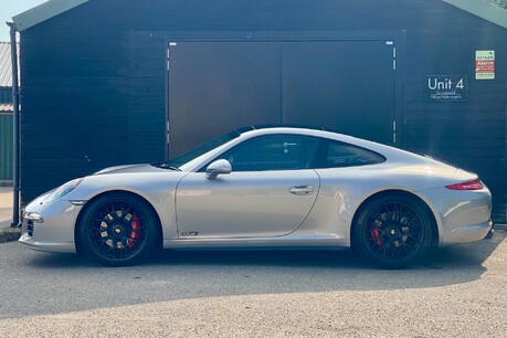 Porsche 911 CARRERA GTS 2