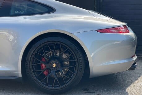 Porsche 911 CARRERA GTS 15