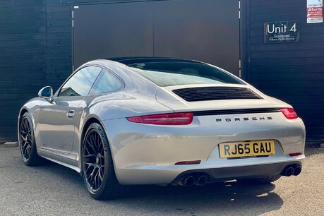 Porsche 911 CARRERA GTS 3