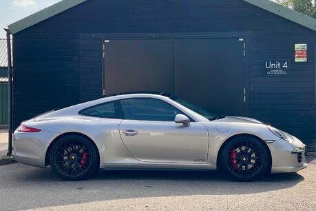 Porsche 911 CARRERA GTS 10