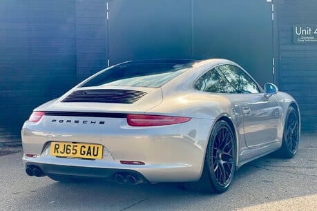 Porsche 911 CARRERA GTS 9