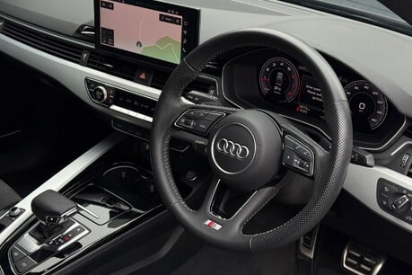 Audi A4 TFSI S LINE MHEV 19