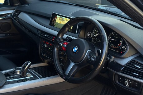 BMW X5 M50D 23