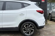 MG ZS EXCLUSIVE T-GDI 17