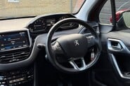 Peugeot 2008 PURETECH ALLURE 8