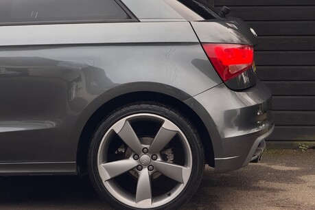 Audi A1 TDI BLACK EDITION 17