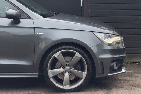 Audi A1 TDI BLACK EDITION 15