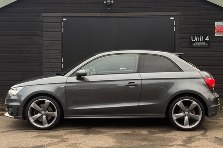 Audi A1 TDI BLACK EDITION 2