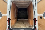 Volkswagen Crafter CR35 TDI M H/R P/V STARTLINE 22