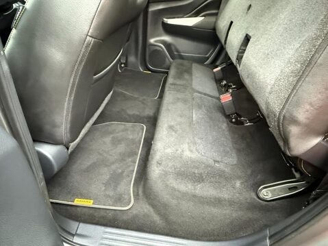 Nissan Navara 2.3 dCi N-Guard Pickup Double Cab 4dr Diesel Auto 4WD Euro 6 (190 ps) 42