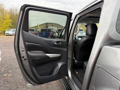 Nissan Navara 2.3 dCi N-Guard Pickup Double Cab 4dr Diesel Auto 4WD Euro 6 (190 ps) 49