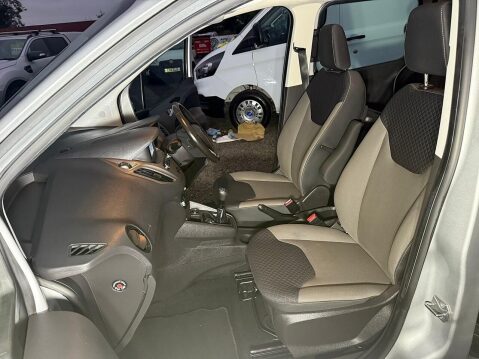 Ford Tourneo Courier 1.5 TDCi Zetec MPV 5dr Diesel Manual Euro 6 (100 ps) 43