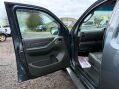 Nissan Navara 2.5 dCi Tekna Pickup Double Cab 4dr Diesel Auto 4WD Euro 4 (190 ps) 44