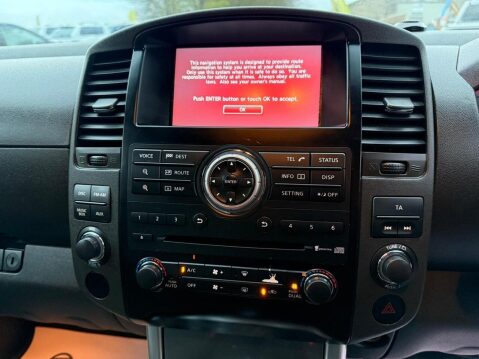 Nissan Navara 2.5 dCi Tekna Pickup Double Cab 4dr Diesel Auto 4WD Euro 4 (190 ps) 31