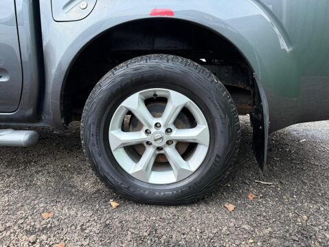 Nissan Navara 2.5 dCi Tekna Pickup Double Cab 4dr Diesel Auto 4WD Euro 4 (190 ps) 22