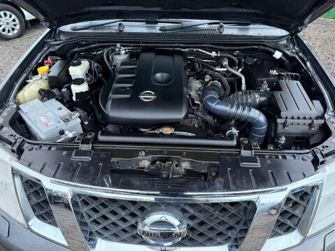 Nissan Navara 2.5 dCi Tekna Pickup Double Cab 4dr Diesel Auto 4WD Euro 4 (190 ps) 54