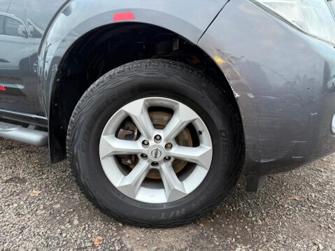 Nissan Navara 2.5 dCi Tekna Pickup Double Cab 4dr Diesel Auto 4WD Euro 4 (190 ps) 24