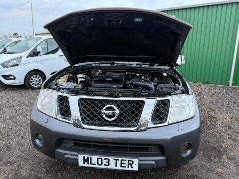 Nissan Navara 2.5 dCi Tekna Pickup Double Cab 4dr Diesel Auto 4WD Euro 4 (190 ps) 10