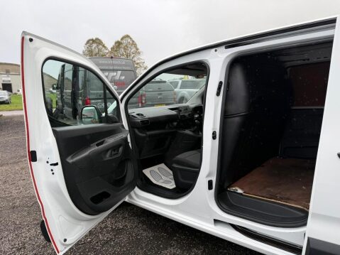 Vauxhall Combo 1.5 Turbo D 2300 Sportive Panel Van 4dr Diesel Manual L2 H1 Euro 6 (s/s) (1 42