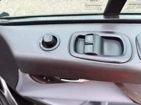 Ford Transit Custom 2.0 TDCi 290 Limited Panel Van 5dr Diesel Manual L2 H2 (157 g/km, 128 bhp) 17