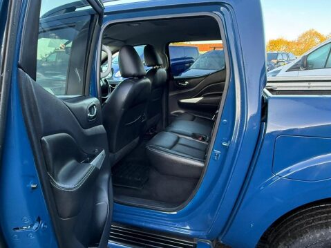 Nissan Navara 2.3 dCi Tekna Pickup Double Cab 4dr Diesel Auto 4WD Euro 6 (190 ps) 43
