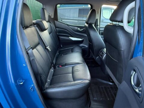 Nissan Navara 2.3 dCi Tekna Pickup Double Cab 4dr Diesel Auto 4WD Euro 6 (190 ps) 39