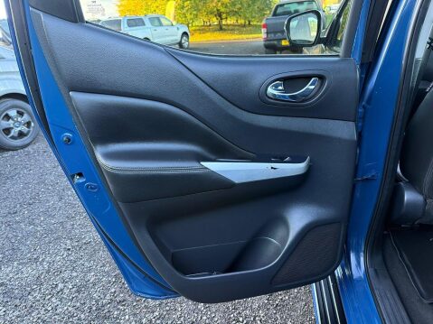 Nissan Navara 2.3 dCi Tekna Pickup Double Cab 4dr Diesel Auto 4WD Euro 6 (190 ps) 57