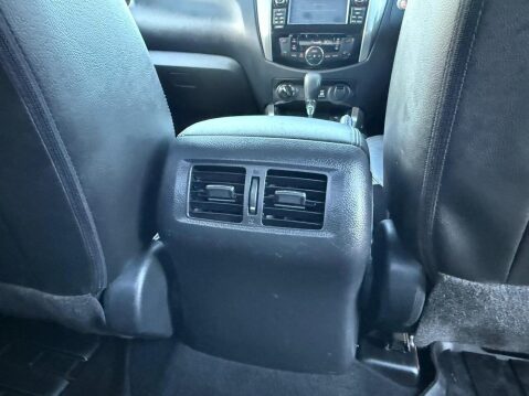 Nissan Navara 2.3 dCi Tekna Pickup Double Cab 4dr Diesel Auto 4WD Euro 6 (190 ps) 68