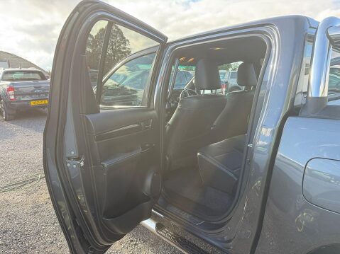 Toyota Hilux 2.4 D-4D Invincible X Pickup Double Cab 4dr Diesel Auto 4WD Euro 6 (TSS, 3. 40