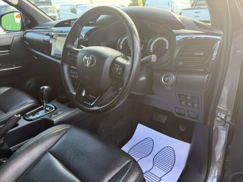 Toyota Hilux 2.4 D-4D Invincible X Pickup Double Cab 4dr Diesel Auto 4WD Euro 6 (TSS, 3. 19