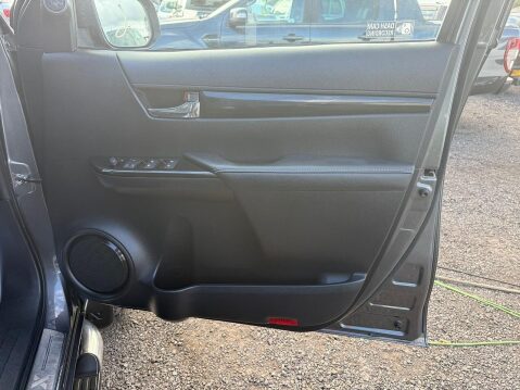 Toyota Hilux 2.4 D-4D Invincible X Pickup Double Cab 4dr Diesel Auto 4WD Euro 6 (TSS, 3. 32