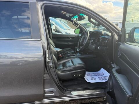 Toyota Hilux 2.4 D-4D Invincible X Pickup Double Cab 4dr Diesel Auto 4WD Euro 6 (TSS, 3. 10