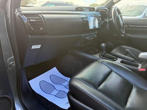 Toyota Hilux 2.4 D-4D Invincible X Pickup Double Cab 4dr Diesel Auto 4WD Euro 6 (TSS, 3. 22