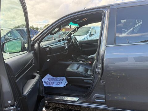 Toyota Hilux 2.4 D-4D Invincible X Pickup Double Cab 4dr Diesel Auto 4WD Euro 6 (TSS, 3. 35