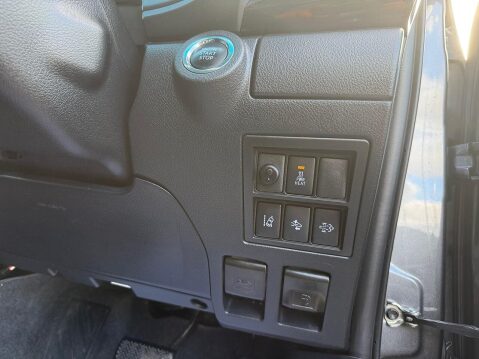 Toyota Hilux 2.4 D-4D Invincible X Pickup Double Cab 4dr Diesel Auto 4WD Euro 6 (TSS, 3. 13