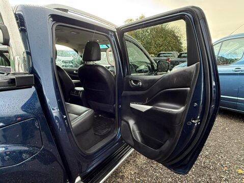 Nissan Navara 2.3 dCi Tekna Pickup Double Cab 4dr Diesel Auto 4WD Euro 6 (190 ps) 41