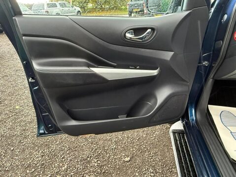 Nissan Navara 2.3 dCi Tekna Pickup Double Cab 4dr Diesel Auto 4WD Euro 6 (190 ps) 38