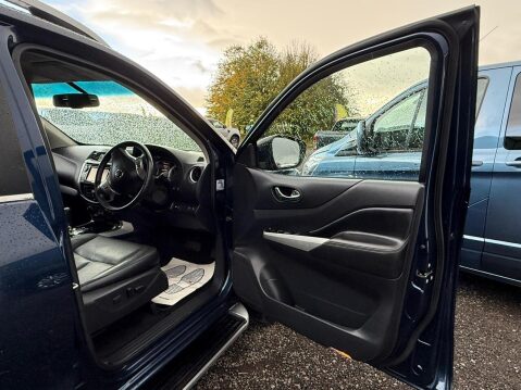 Nissan Navara 2.3 dCi Tekna Pickup Double Cab 4dr Diesel Auto 4WD Euro 6 (190 ps) 36
