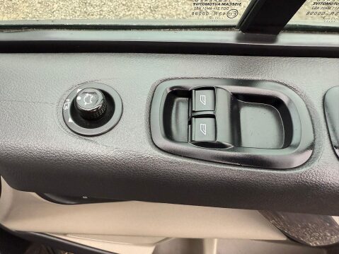 Ford Transit Custom 2.0 TDCi 310 Limited Combi Van 6dr Diesel Manual L2 H1 (165 g/km, 128 bhp) 25