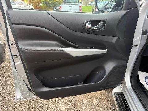 Nissan Navara 2.3 dCi Tekna Pickup Double Cab 4dr Diesel Auto 4WD Euro 6 (190 ps) 49