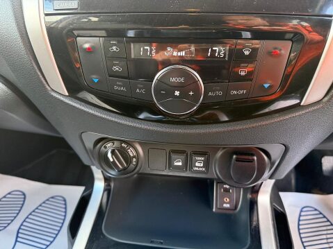 Nissan Navara 2.3 dCi Tekna Pickup Double Cab 4dr Diesel Auto 4WD Euro 6 (190 ps) 31