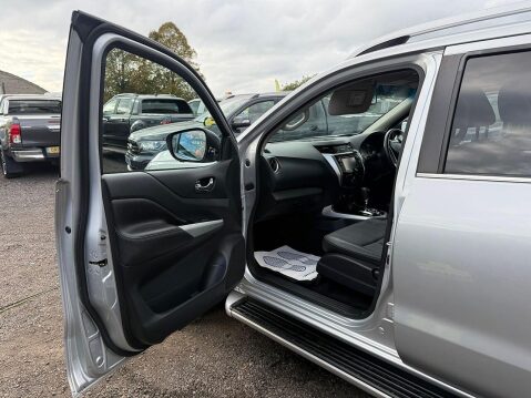 Nissan Navara 2.3 dCi Tekna Pickup Double Cab 4dr Diesel Auto 4WD Euro 6 (190 ps) 51