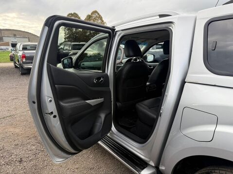 Nissan Navara 2.3 dCi Tekna Pickup Double Cab 4dr Diesel Auto 4WD Euro 6 (190 ps) 50