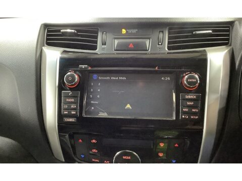 Nissan Navara 2.3 dCi Tekna Pickup Double Cab 4dr Diesel Auto 4WD Euro 6 (190 ps) 37