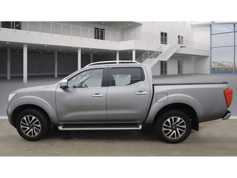 Nissan Navara 2.3 dCi Tekna Pickup Double Cab 4dr Diesel Auto 4WD Euro 6 (190 ps) 2