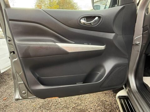 Nissan Navara 2.3 dCi Tekna Pickup Double Cab 4dr Diesel Auto 4WD Euro 6 (190 ps) 28