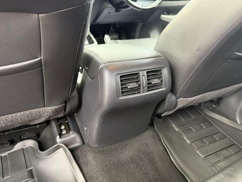 Nissan Navara 2.3 dCi Tekna Pickup Double Cab 4dr Diesel Auto 4WD Euro 6 (190 ps) 44