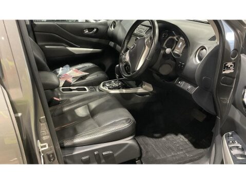 Nissan Navara 2.3 dCi Tekna Pickup Double Cab 4dr Diesel Auto 4WD Euro 6 (190 ps) 3