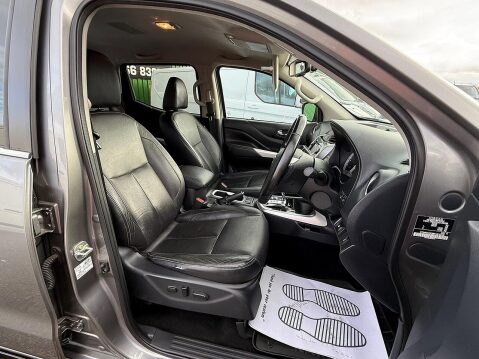Nissan Navara 2.3 dCi Tekna Pickup Double Cab 4dr Diesel Auto 4WD Euro 6 (190 ps) 23